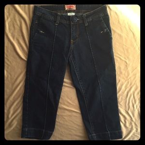 Denim jean capris with pockets.